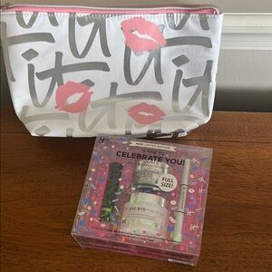 IT Cosmetics Makeup Set with Bag